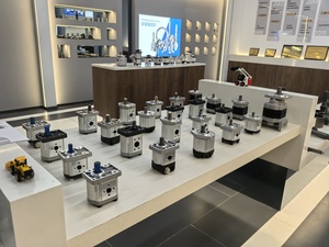 อะไหล่เครื่องจักรกลการเกษตร ปั๊มไฮดรอลิก แรงดันสูงสุด 20mpa ปั๊มเกียร์ขวาสำหรับเครื่องเก็บเกี่ยว - Product Image 5
