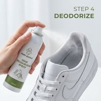 Kit de nettoyage de chaussures 4-en-1 écologique OEM : Nettoyant en mousse, désodorisant en spray, chiffon en microfibre et brosse pour un nettoyage en profondeur (Blanc)