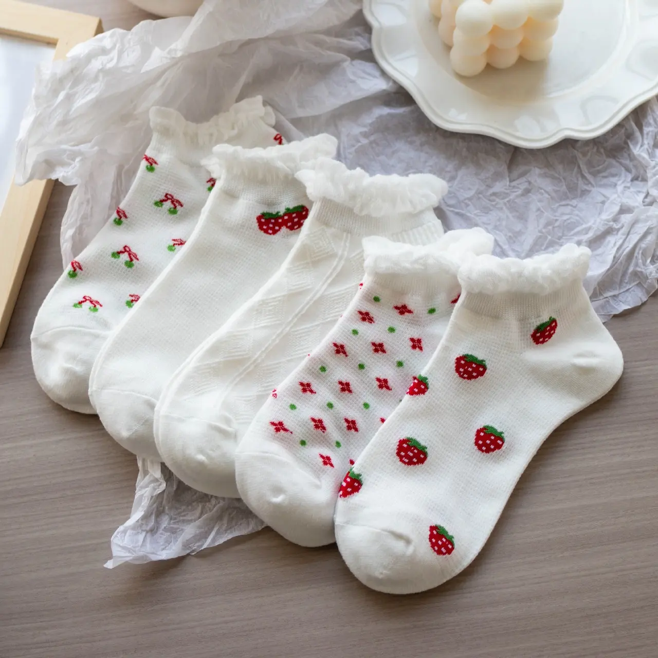 HX-2170 Factory wholesale high quality sweet style strawberry bow design ankle socks girl for daily wearing