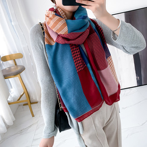 Chal de invierno para mujer, bufanda de viscosa de gran tamaño con estampado multicolor hecho de poliéster - Product Image 4