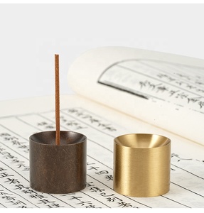 Porta incenso cilindrico in ottone massiccio dorato, strumento per bruciare incenso aromatico, per meditazione, legno di sandalo, per uso religioso, produzione artigianale - Product Image 4