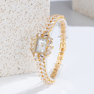 Montre-bracelet de luxe pour femme, entièrement sertie de cristaux, bracelet diamanté, cadran en verre, bracelet en alliage avec boucle, cadeau tendance pour femme - Product Image 3