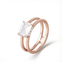 Bagues en argent simples Bague incrustée de zircon blanc à la mode pour femmes peut être personnalisée avec un anneau de moissanite