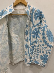 TNT Terciopelo Suzani Chaqueta bordada a mano Abrigo floral Suzani Chaqueta Bordado TNT Chaqueta - Product Image 2