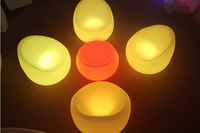 Ensemble de meubles LED rechargeables à énergie solaire Tabouret de bar carré Chaises Tables Télécommande RVB Décorations Saint Valentin