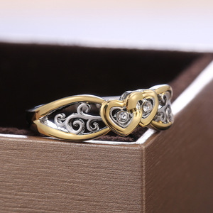 Anello alla Moda con Doppio Cuore, Design Geometrico Minimalista ed Elegante, Gioiello da Donna per Uso Quotidiano - Product Image 4