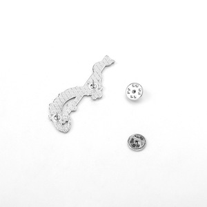 6cm 4 épingles à badge en métal de haute qualité pour les fans de Anime Demon Slayar <span class=keywords><strong>Kimetsu</strong></span> <span class=keywords><strong>No</strong></span> <span class=keywords><strong>Yaba</strong></span> comme cadeau - Product Image 3