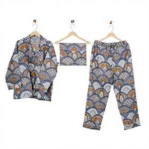 Conjunto de Pijama de Mujer, Cómodo, Estampado Floral Digital, Manga Larga, Cintura Elástica, Tejido de Algodón, Suave, Transpirable y de Secado Rápido - Product Image 1