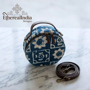 Sac rond indigo artisanal en coton, sac à bandoulière multi-poches, sac de voyage bohème, fournisseur en gros, export Inde - Product Image 5