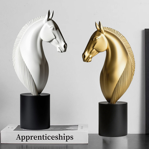 Sculpture en résine de tête de cheval de style scandinave vintage, décoration d'intérieur pour salon, bureau, vitrine - Product Image 1