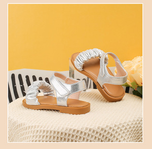 Sandales de style nouveau pour enfants, semelles souples, confortables, antidérapantes, sandales argentées, style féerique pour filles - Product Image 6