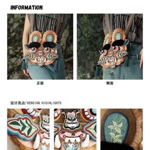 Sac à dos tête de tigre en peluche brodé tendance avec fermeture éclair, sac bandoulière personnalisable avec broderie et pompons, unisexe - Product Image 3