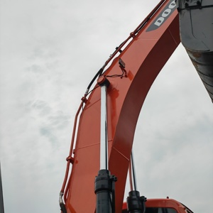 รถขุดตีนตะขาบ Doosan DX300LC ใช้งานน้อย ไม่มีการรั่วไหลของน้ำมัน เครื่องยนต์ Doosan แท้ รถขุดตีนตะขาบสำหรับงานหนัก - Product Image 3