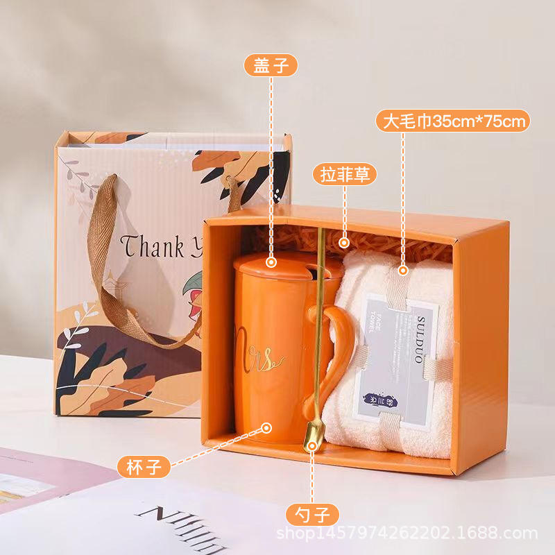 Ensemble de tasses à onces en serviette orange