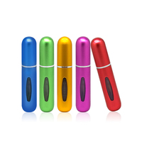 Mini bouteille de recharge de parfum en plastique PET aux couleurs complètes Conteneurs d'emballage de cosmétiques de poche Bouteilles en forme de vaporisateur à usage de voyage