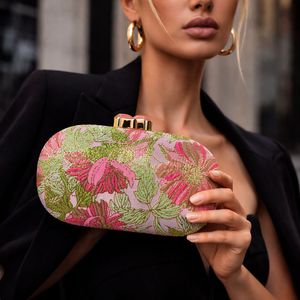 Sac de soirée élégant pour femme, tendance, en jacquard uni, avec chaîne et fermoir à clip, portable pour les fêtes - Product Image 1