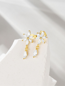 ต่างหูเงินแท้ 925 ประดับพู่และเพชรซิคอน สำหรับสาวๆ สวมใส่ได้ทุกวัน - Product Image 3