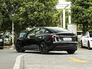 <span class=keywords><strong>Tesla</strong></span> Model 3 d'occasion 2025, berline électrique, toit panoramique isolé, faible consommation d'énergie, autonomie de 601 à 700 km, moteur de 150 à 200 kW - Product Image 4