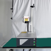 Marqueur laser à fibre avec axe rotatif pour la gravure profonde et la gravure de surface cylindrique et ronde