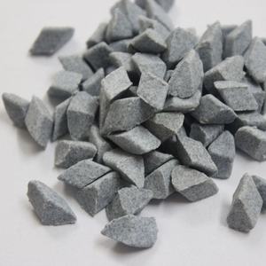 Outil de polissage et de débavurage en corindon brun pierre, grain abrasif moyen pour métal, triangle oblique 17x17 - Product Image 3