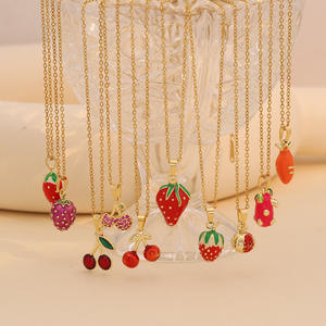 Colgante dulce de fresa y cereza que adorna un collar de acero inoxidable de moda para uso diario u ocasiones especiales. - Product Image 1