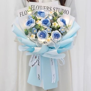 Bouquet di Fiori Lavorati a Mano per <span class=keywords><strong>San</strong></span> <span class=keywords><strong>Valentino</strong></span> e Festa della Mamma 2026, Regalo Creativo con Rose all'Uncinetto - Product Image 5