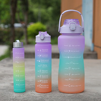 Bouteilles d'eau créatives anti-déversement de couleurs assorties, lot de trois bouteilles de 1 gallon avec marqueur de temps motivant