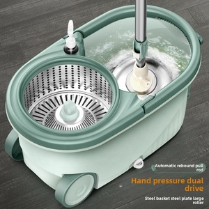 Juego de herramientas de limpieza para el hogar al por mayor, popular para fregona giratoria con mango de acero inoxidable, cubo giratorio y cubo de fregona extensible con ruedas - Product Image 3