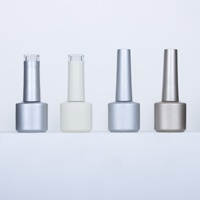 Bouteille en verre vide pour vernis à ongles, mini format 5ml 8ml, vente en gros OEM/ODM, flacon plat pour gel UV avec pinceaux et bouchons électroplaqués