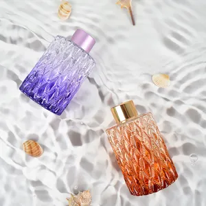 Kabartmalı işçilik İskandinav tarzı lüks cam parfüm şişesi yatak odası dekoratif koku 150ml kamış difüzör şişeleri