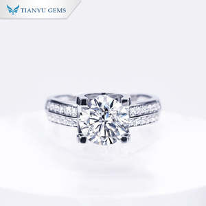 Ensemble de bague de fiançailles en argent Tianyu S925 avec moissanite, style solitaire classique, parfait pour une demande en mariage et un mariage - Product Image 3