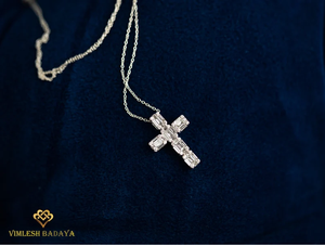 Pendentif Croix en Diamant Naturel Certifié IGI 1 TCW Premium, Or Massif 14K & Design Illusion Crucifix Jésus Coupe Princesse - Product Image 4