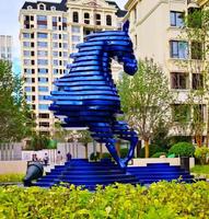 Statue d'animal grandeur nature en extérieur en acier inoxydable poli brillant géométrique art abstrait sculpture de cheval pour ornement de jardin