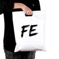 Sacs de courses en plastique de luxe, sacs de courses en plastique de 2,5 ml avec poignée découpée renforcée, sacs de transport en plastique personnalisés