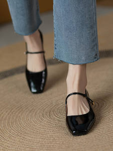 <span class=keywords><strong>Scarpe</strong></span> da Donna Primaverili in Vernice Rossa con Punta Quadrata, <span class=keywords><strong>Tacco</strong></span> <span class=keywords><strong>Basso</strong></span> Spesso, Stile Retrò Francese con Cinturino - Product Image 5