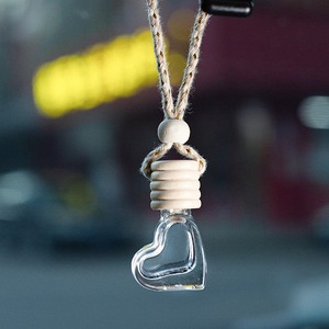 Mini botella de Perfume de vidrio portátil con forma de corazón de 6ml, difusor de Perfume colgante para coche de aromaterapia con tapa difusora de madera - Product Image 2