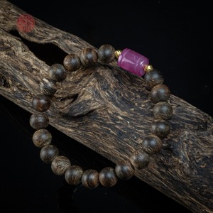 Bracelet en Bois d'Agar Rare qui s'enfonce dans l'eau, 8 mm, avec Pierres Précieuses de Rubis Mélangés, Bijoux Spirituels de Luxe, Prix de Gros - Product Image 6
