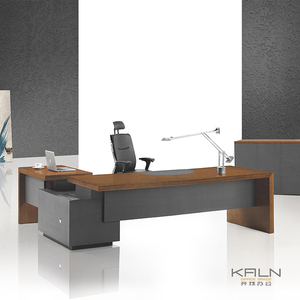 <span class=keywords><strong>2025</strong></span> Carl Chất lượng cao màu xanh lá cây giấy chứng nhận tùy chỉnh ổn định hiện đại rắn gỗ văn phòng bàn quản lý Ông Chủ Bàn máy tính - Product Image 2