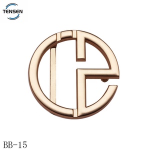 Hebilla de cinturón de diseño Fabricantes Logotipo en relieve personalizado Hebilla de bloqueo automático dorado para bolsos de niña - Product Image 5