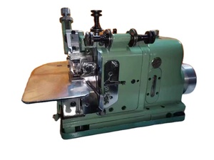 Máquina de Coser Industrial de 3 Hilos CP-3U para Coser Etiquetas en Prendas - Product Image 2