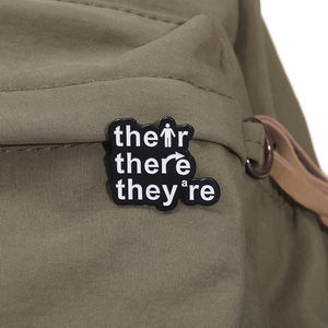 Broches de esmalte de broma De gramática divertida pronombres personales su allí están broche insignia de solapa regalo de joyería para amigos - Product Image 3