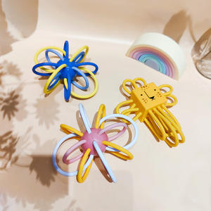 Boule de préhension en silicone souple de qualité alimentaire, anneau de dentition, boule de batman, hochet pour bébé, jouets sensoriels pour bébé de 18 mois - Product Image 2