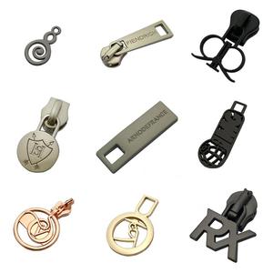 Tirador de Cremallera Personalizado con Logotipo Dorado OEM para Bolsos/Ropa - Product Image 5