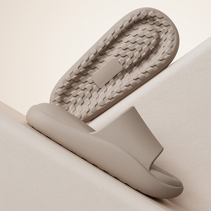 Vente en gros de pantoufles d'intérieur unisexes en EVA personnalisées 2025, antidérapantes, silencieuses, pour l'été, pour salle de bains, tongs de couple à semelle épaisse au toucher doux - Product Image 4