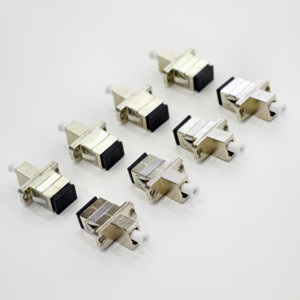 Petite bride à tête carrée SC à LC coupleur optique adaptateur de Conversion de fibre optique avec SC femelle LC femelle pour les connexions de fil - Product Image 5