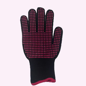 Guantes Profesionales Resistentes al Calor con Puntos de Silicona para Plancha de Pelo, Plancha de Vapor y Cepillo de Aire Caliente - Product Image 3