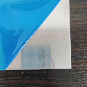 Bobine de tôle d'<span class=keywords><strong>aluminium</strong></span> 3003 5052 pour cadre de montage et feuille de protection de panneaux solaires photovoltaïques - Découpée à <span class=keywords><strong>plat</strong></span> avec film - Product Image 6