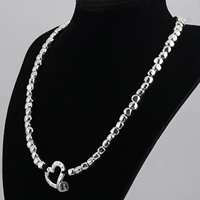 Collier tendance en forme de cœur avec pendentif géométrique à facettes scintillant, accessoire de style unique