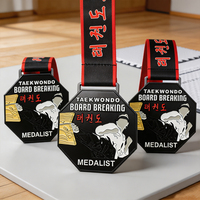 Direktvertrieb ab Werk Zinklegierung Druckguss Geprägte Emaille-Bandmedaille Taekwondo-Meisterschaft Sportauszeichnung Kampfkunst-Medaille
