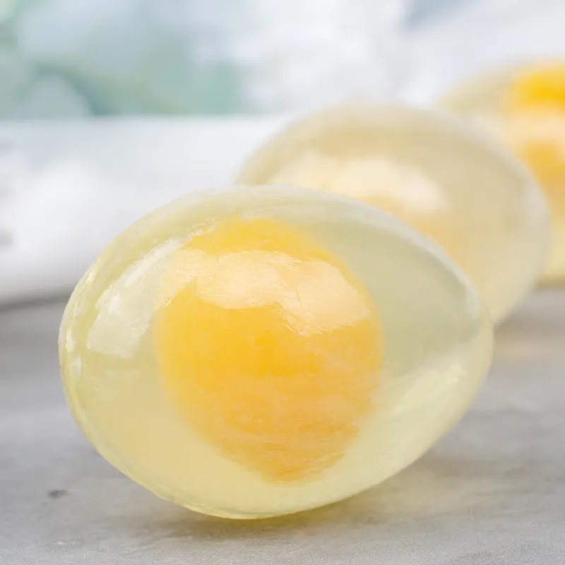 OEM ODM Arket Handmade 비누 피부 정화 개인 희게하는 채찍질 비누 Feuilles De Savon 계란 모양 교원질 몸 목욕 비누